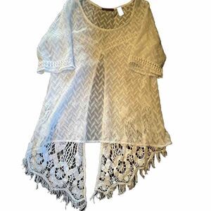 Red By‎ BKE High Low Top Sz M White Embroidered Chiffon Open Back Raw Edge